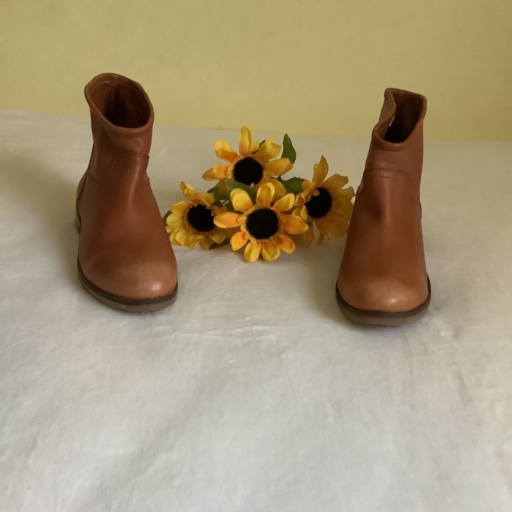 NWOT ~ Lucky Brand Leather Boots - Picture 3 of 5